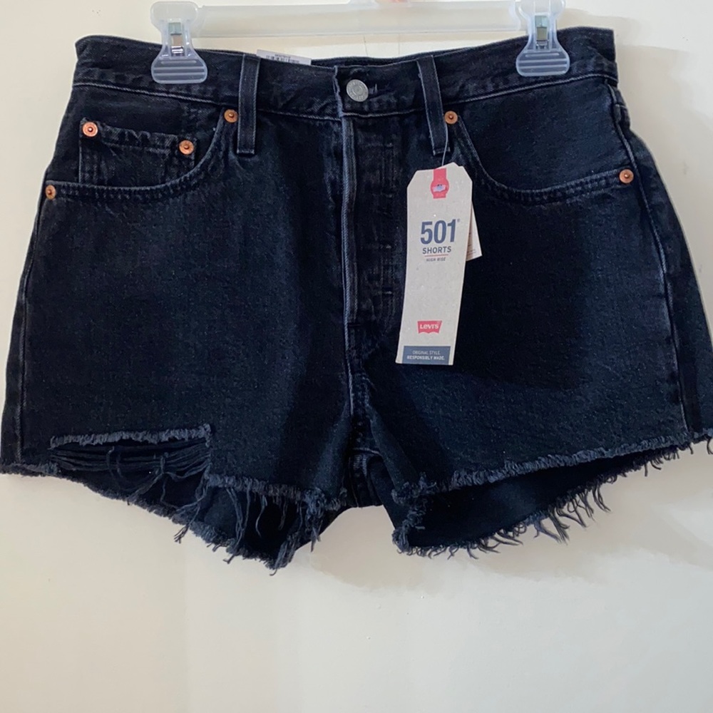 NWT Levi’s 501 High Rise Raw Hem Shorts Size 28 - Picture 1 of 10